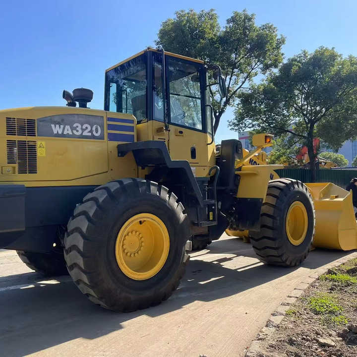 Used Komatsu WA320-5 Wheel Loader for Sale | Reliable Secondhand Construction Equipment with Export Support - Încărcător frontal pe pneuri: Foto 1 Used Komatsu WA320-5 Wheel Loader for Sale | Reliable Secondhand Construction Equipment with Export Support - Încărcător frontal pe pneuri: Foto 1