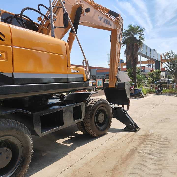 Well-Maintained Hyundai 210-9Used Wheel Excavator Construction Machine | No Major Repairs | Price Negotiable - Excavator pe roţi: Foto 1 Well-Maintained Hyundai 210-9Used Wheel Excavator Construction Machine | No Major Repairs | Price Negotiable - Excavator pe roţi: Foto 1