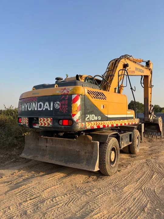 Well-Maintained Hyundai 210-9Used Wheel Excavator Construction Machine | No Major Repairs | Price Negotiable - Excavator pe roţi: Foto 3 Well-Maintained Hyundai 210-9Used Wheel Excavator Construction Machine | No Major Repairs | Price Negotiable - Excavator pe roţi: Foto 3