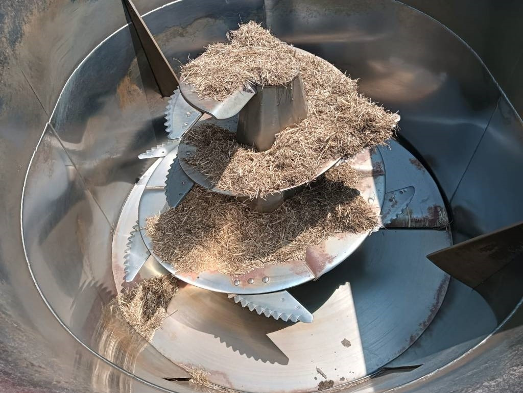 AGM W14 MC - Remorcă distribuit furaje: Foto 3 AGM W14 MC - Remorcă distribuit furaje: Foto 3