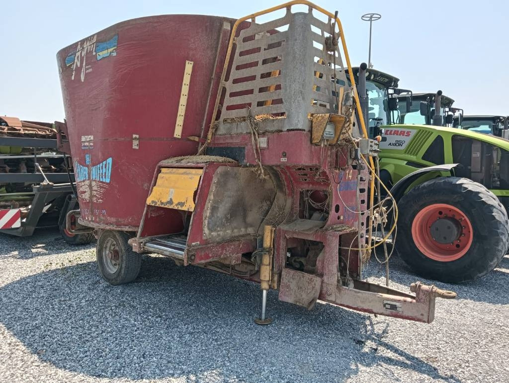 AGM W14 MC - Remorcă distribuit furaje: Foto 1 AGM W14 MC - Remorcă distribuit furaje: Foto 1