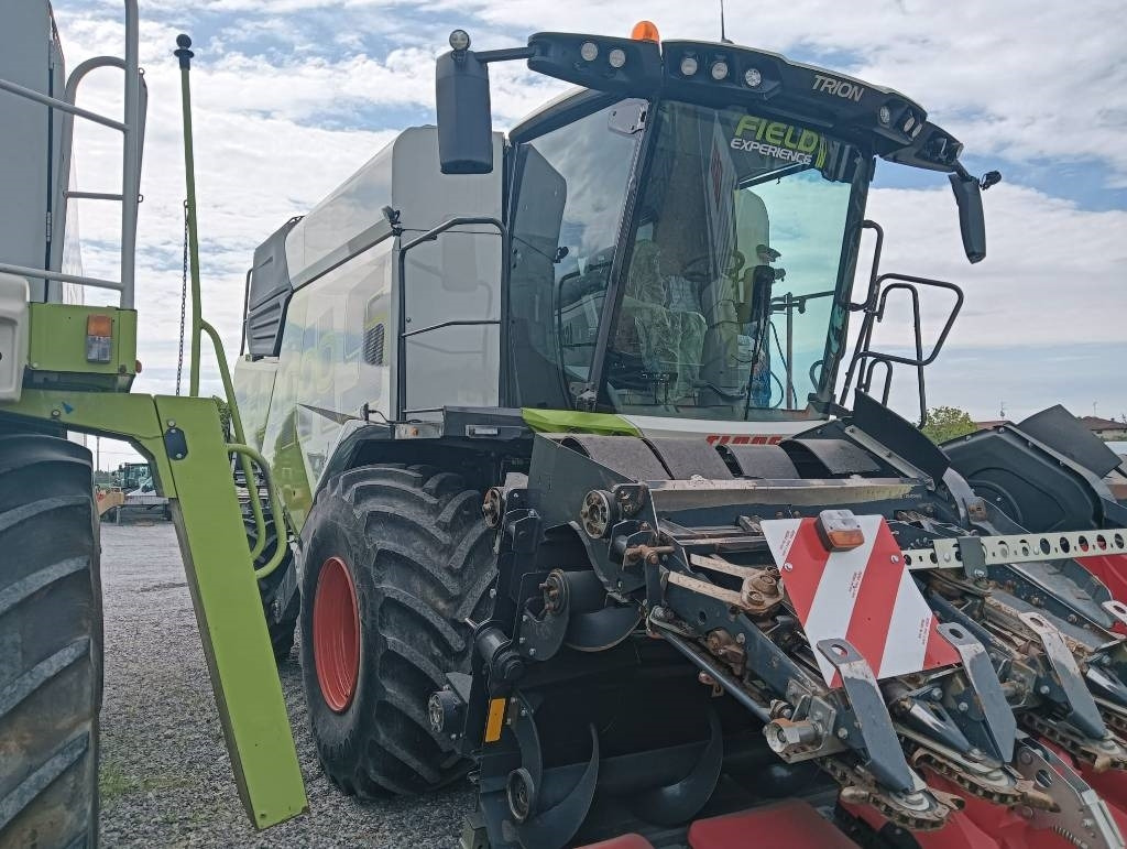 Claas TRION 750 - Combină de recoltat cereale: Foto 1 Claas TRION 750 - Combină de recoltat cereale: Foto 1