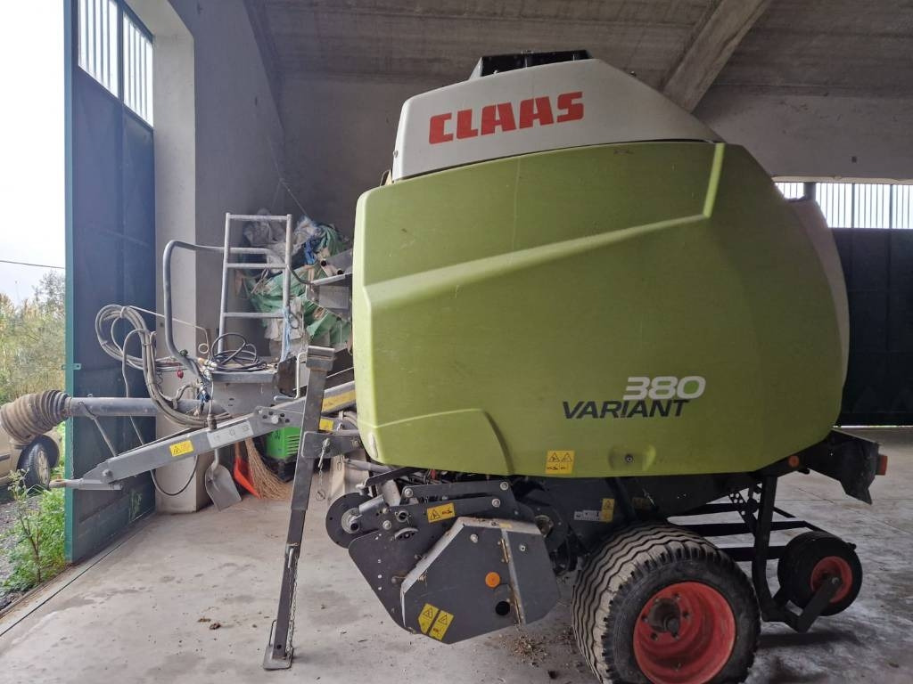 Claas VARIANT 380 PRO RF - Presă baloţi rotunzi: Foto 1 Claas VARIANT 380 PRO RF - Presă baloţi rotunzi: Foto 1