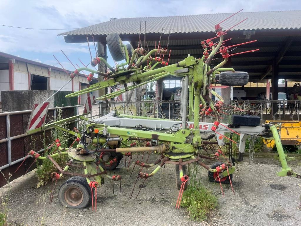 Claas Volto 1050 T - Maşină de întors fânul: Foto 1 Claas Volto 1050 T - Maşină de întors fânul: Foto 1