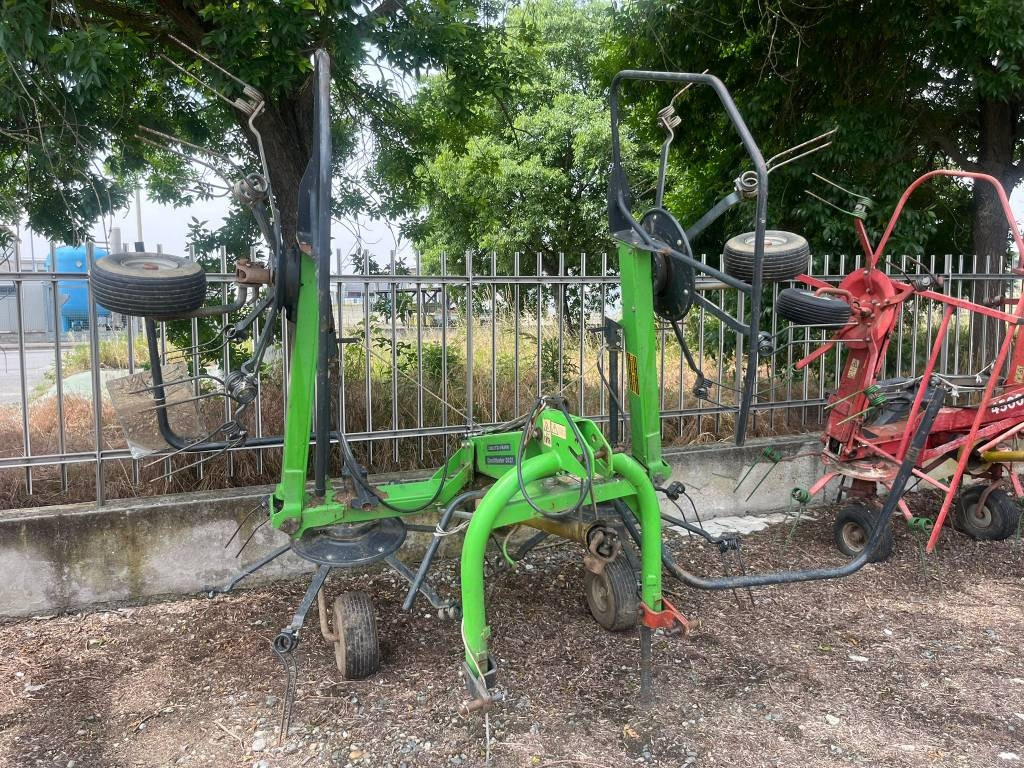 Deutz-fahr 5221 - Maşină de întors fânul: Foto 1 Deutz-fahr 5221 - Maşină de întors fânul: Foto 1