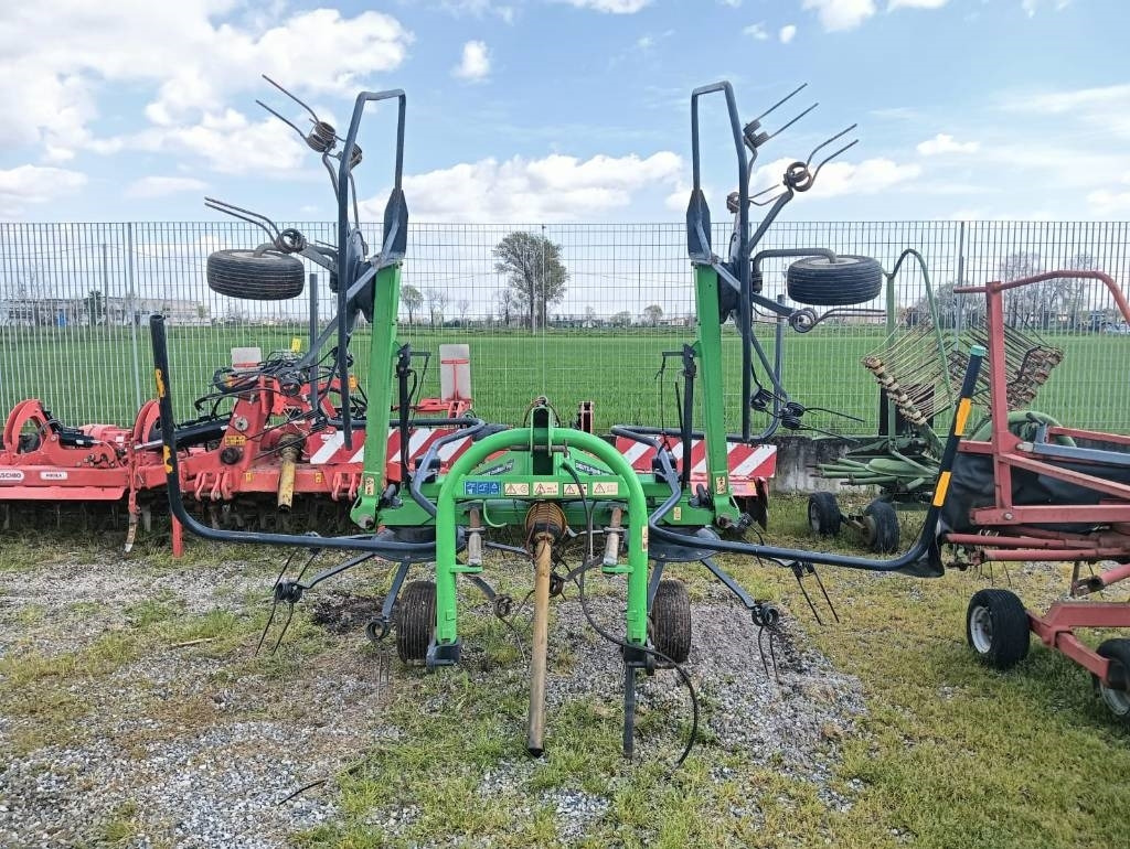 Deutz-fahr 5521 - Maşina de infoliat baloti: Foto 1 Deutz-fahr 5521 - Maşina de infoliat baloti: Foto 1