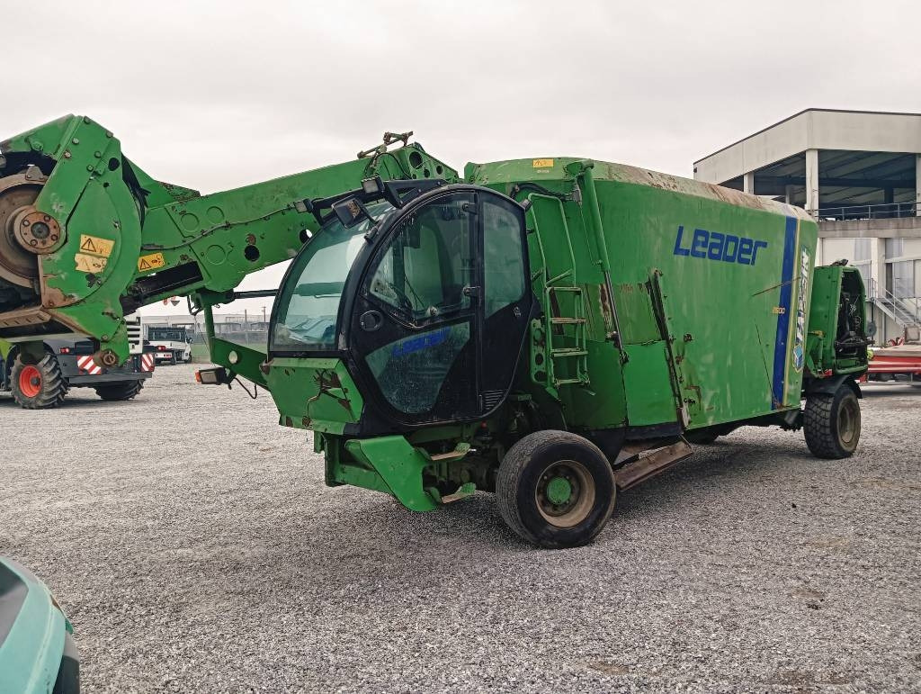 Faresin LEADER 2600 - Remorcă distribuit furaje: Foto 1 Faresin LEADER 2600 - Remorcă distribuit furaje: Foto 1