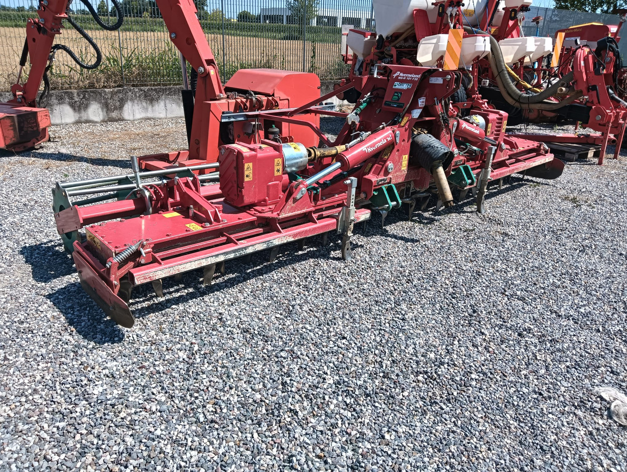 KVERNELAND NG-H 101 F30 - Grapă rotativă: Foto 1 KVERNELAND NG-H 101 F30 - Grapă rotativă: Foto 1