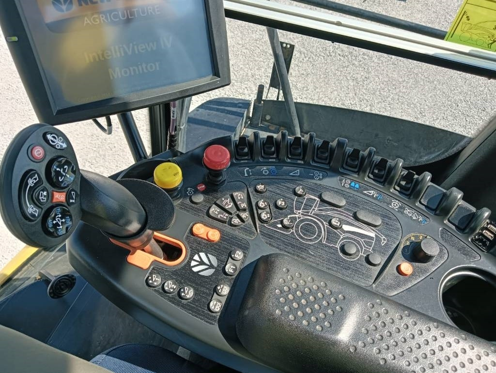 Combină de Recoltat Furaj New Holland FR 650: Foto 12