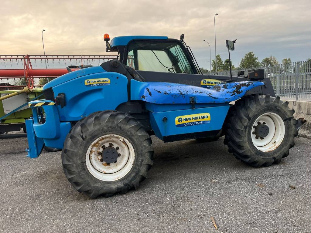 New Holland LM 430 - Stivuitor telescopic: Foto 1 New Holland LM 430 - Stivuitor telescopic: Foto 1