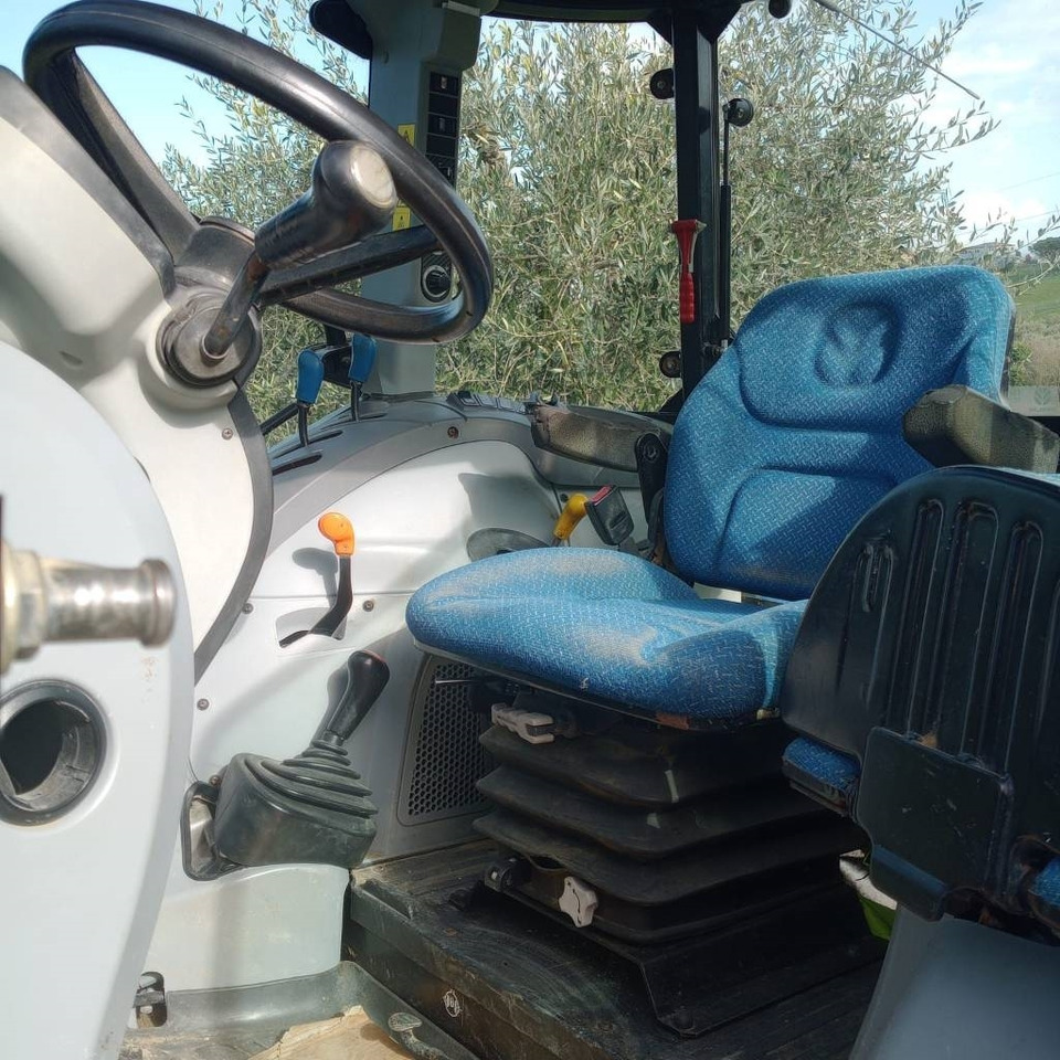 New Holland T 4.55 - Tractor agricol: Foto 3 New Holland T 4.55 - Tractor agricol: Foto 3