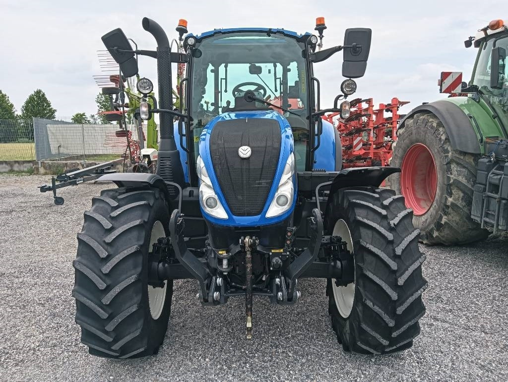 New Holland T 5.120 - Tractor agricol: Foto 2 New Holland T 5.120 - Tractor agricol: Foto 2
