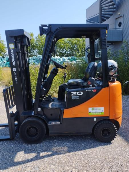 Doosan Chariot élévateur fenwick 2t gaz DOOSAN fenwick - Stivuitor GPL: Foto 1 Doosan Chariot élévateur fenwick 2t gaz DOOSAN fenwick - Stivuitor GPL: Foto 1