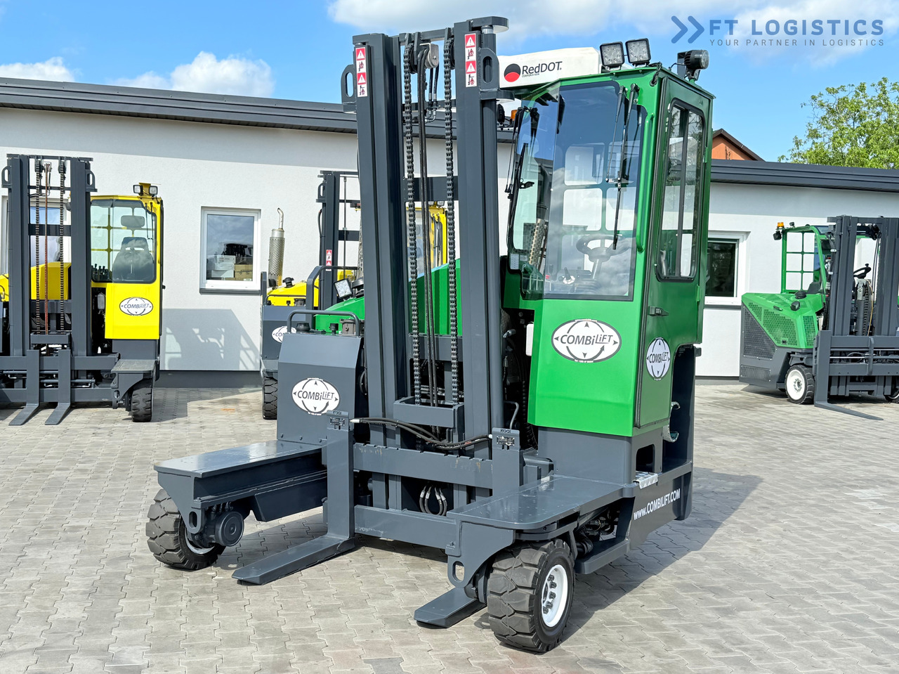 COMBILIFT C3500 / DUPLEX 4100MM / GAS / EXTENDABLE FORKS / CABIN / HEATING + AIR CONDITIONING / LIKE NEW - Stivuitor cu catarg retractabil, cu schimbare rapidă de direcţie: Foto 2 COMBILIFT C3500 / DUPLEX 4100MM / GAS / EXTENDABLE FORKS / CABIN / HEATING + AIR CONDITIONING / LIKE NEW - Stivuitor cu catarg retractabil, cu schimbare rapidă de direcţie: Foto 2