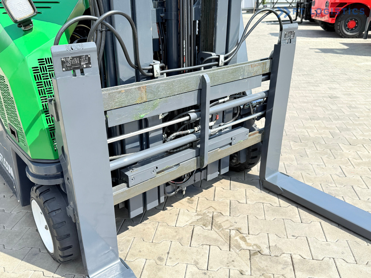 COMBILIFT CB2500 / DIESEL / EXTENDABLE FORKS / TRIPLEX / 5500MM / FREE LIFT / SIDE SHIFT / FORK POSITIONER / LIKE NEW - Stivuitor cu catarg retractabil, cu schimbare rapidă de direcţie: Foto 5 COMBILIFT CB2500 / DIESEL / EXTENDABLE FORKS / TRIPLEX / 5500MM / FREE LIFT / SIDE SHIFT / FORK POSITIONER / LIKE NEW - Stivuitor cu catarg retractabil, cu schimbare rapidă de direcţie: Foto 5