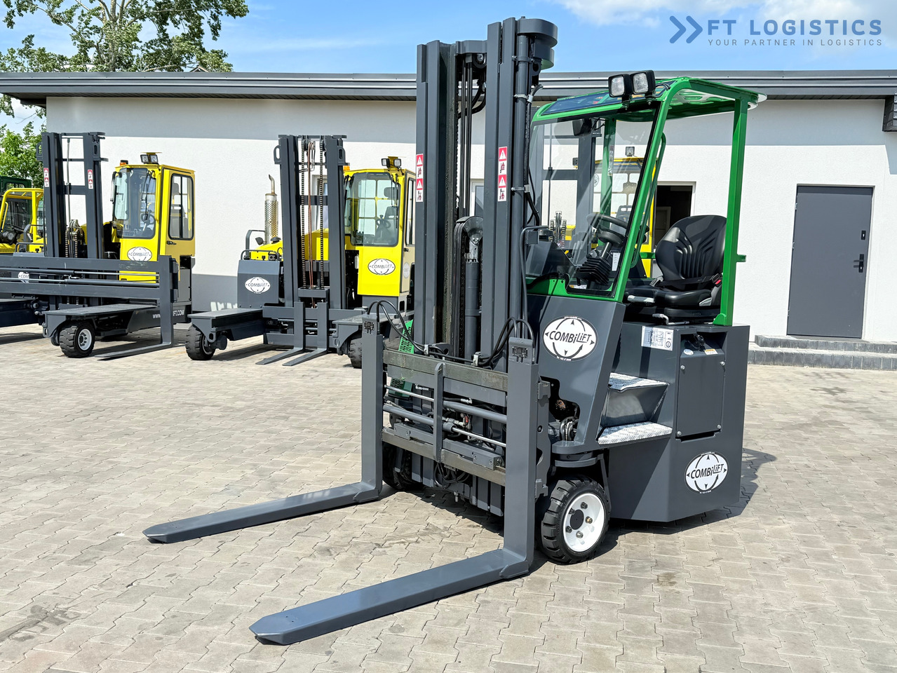 COMBILIFT CB2500 / DIESEL / EXTENDABLE FORKS / TRIPLEX / 5500MM / FREE LIFT / SIDE SHIFT / FORK POSITIONER / LIKE NEW - Stivuitor cu catarg retractabil, cu schimbare rapidă de direcţie: Foto 1 COMBILIFT CB2500 / DIESEL / EXTENDABLE FORKS / TRIPLEX / 5500MM / FREE LIFT / SIDE SHIFT / FORK POSITIONER / LIKE NEW - Stivuitor cu catarg retractabil, cu schimbare rapidă de direcţie: Foto 1