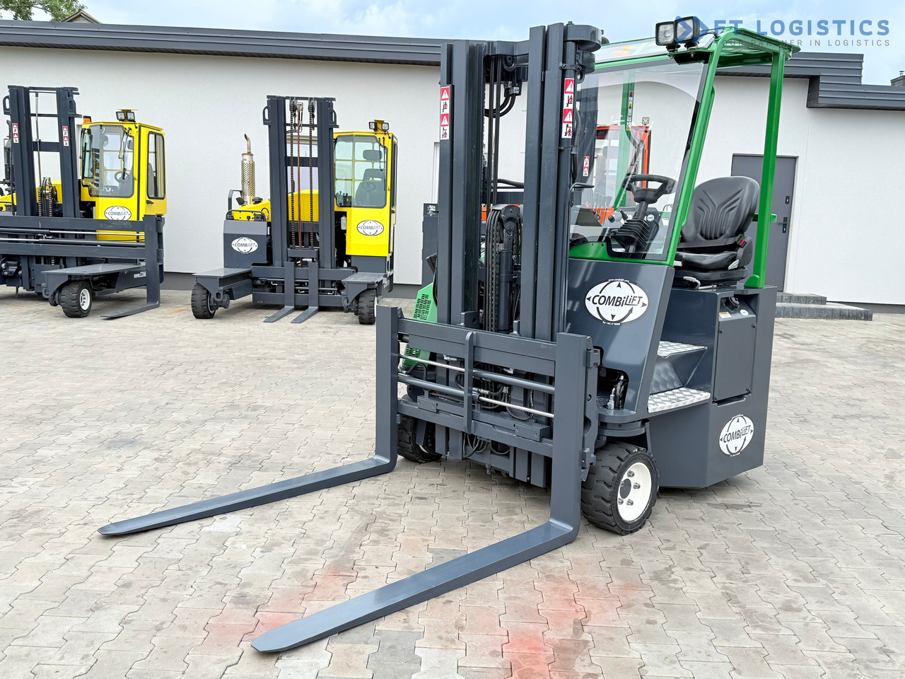 COMBILIFT CB3000 / DIESEL / TRIPLEX 4900MM / FREE LIFT / SIDESHIFT / FORK POSITIONER / 1500MM FORKS / LIKE NEW - Stivuitor cu catarg retractabil, cu schimbare rapidă de direcţie: Foto 3 COMBILIFT CB3000 / DIESEL / TRIPLEX 4900MM / FREE LIFT / SIDESHIFT / FORK POSITIONER / 1500MM FORKS / LIKE NEW - Stivuitor cu catarg retractabil, cu schimbare rapidă de direcţie: Foto 3