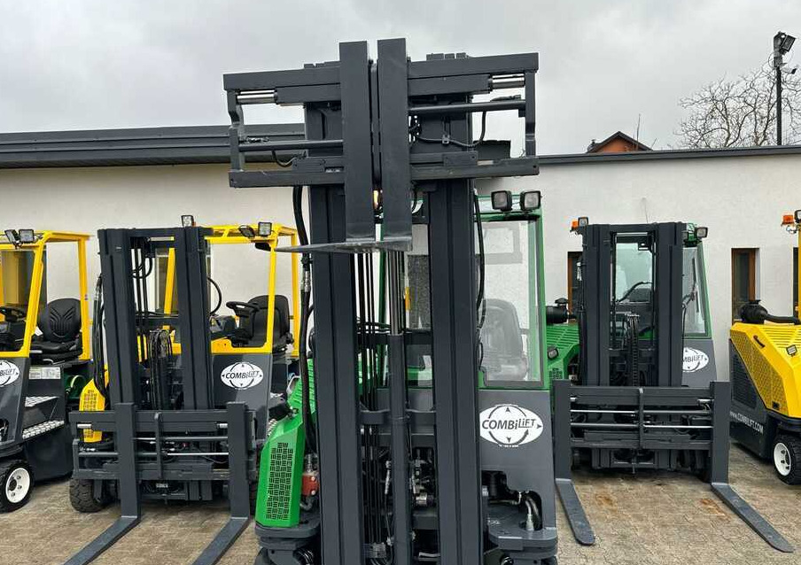 Stivuitor cu catarg retractabil, cu schimbare rapidă de direcţie Combilift C2500CB-Triplex 6000mm -Only 4658 hours: Foto 20