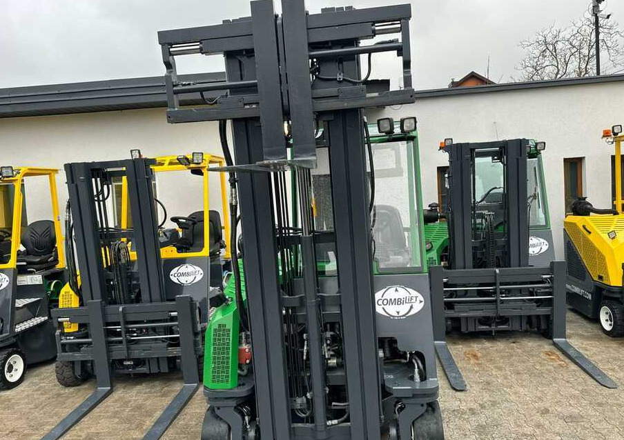Stivuitor cu catarg retractabil, cu schimbare rapidă de direcţie Combilift C2500CB-Triplex 6000mm -Only 4658 hours: Foto 14