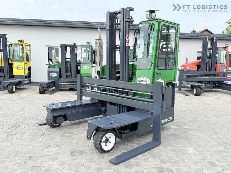 Combilift C3000 / DIESEL / DUPLEX - 4000MM / WIDE FORK POSITIONER 2700MM / FULL HEATED CABIN / ONLY 6905H / CONDITION - LIKE NEW! C3000 / - Stivuitor cu catarg retractabil, cu schimbare rapidă de direcţie: Foto 1 Combilift C3000 / DIESEL / DUPLEX - 4000MM / WIDE FORK POSITIONER 2700MM / FULL HEATED CABIN / ONLY 6905H / CONDITION - LIKE NEW! C3000 / - Stivuitor cu catarg retractabil, cu schimbare rapidă de direcţie: Foto 1