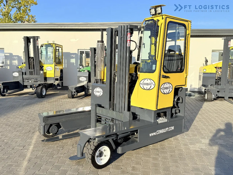 Combilift C3000 / GAS / TRIPLEX 4900MM / FREE LIFT / FORK POSITIONER / FULL CABIN / EXCELLENT CONDITION / Wide range of four-way and side - Stivuitor cu catarg retractabil, cu schimbare rapidă de direcţie: Foto 3 Combilift C3000 / GAS / TRIPLEX 4900MM / FREE LIFT / FORK POSITIONER / FULL CABIN / EXCELLENT CONDITION / Wide range of four-way and side - Stivuitor cu catarg retractabil, cu schimbare rapidă de direcţie: Foto 3