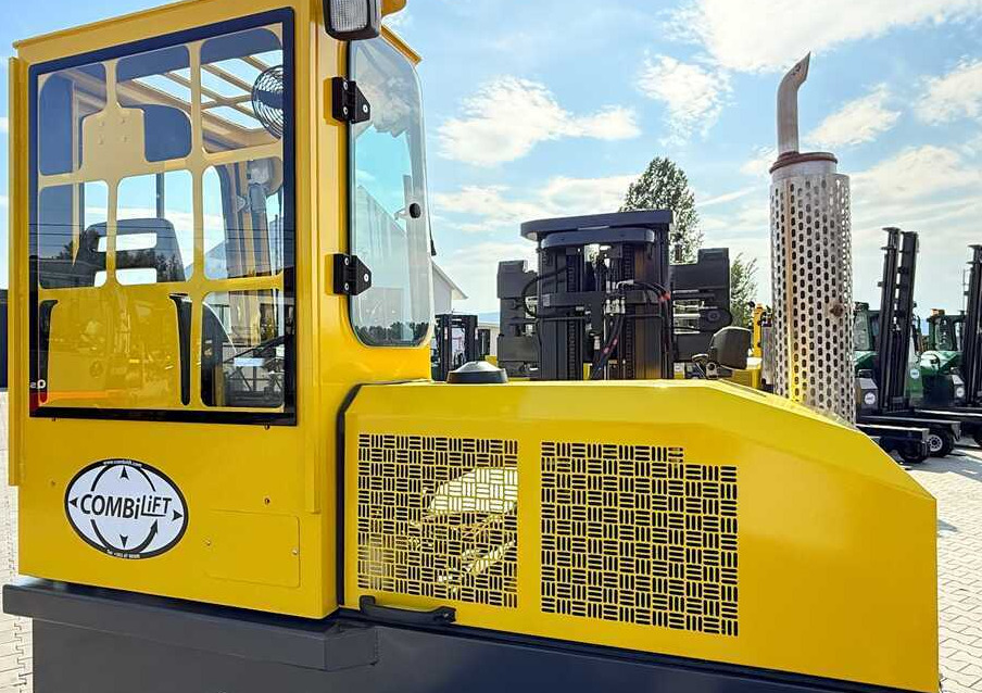 Stivuitor cu catarg retractabil, cu schimbare rapidă de direcţie Combilift C3000 / GAS / TRIPLEX - 4900MM / ONLY 1537 HOURS / FORK POSITIONER / CABIN / LIKE NEW: Foto 34