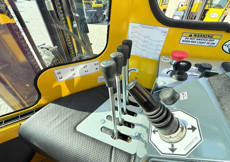 Stivuitor cu catarg retractabil, cu schimbare rapidă de direcţie Combilift C3000 / GAS / TRIPLEX - 4900MM / ONLY 1537 HOURS / FORK POSITIONER / CABIN / LIKE NEW: Foto 18