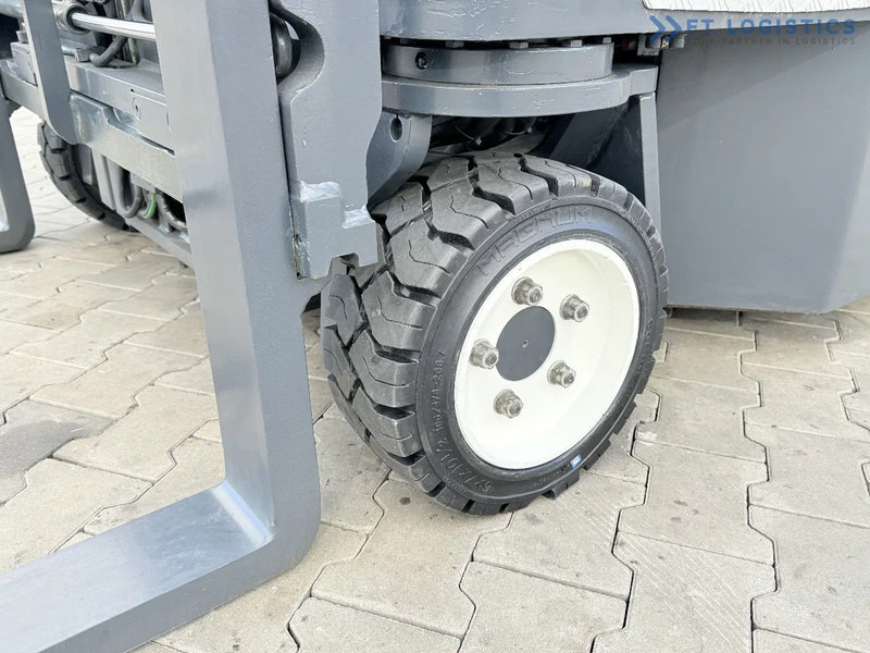 Combilift C3000CB / GAS / TRIPLEX 4900MM / FREE LIFT / FORK POSITIONER / SIDE SHIFT / EXCELLENT CONDITION / Wide range of four-way and sid - Stivuitor cu catarg retractabil, cu schimbare rapidă de direcţie: Foto 4 Combilift C3000CB / GAS / TRIPLEX 4900MM / FREE LIFT / FORK POSITIONER / SIDE SHIFT / EXCELLENT CONDITION / Wide range of four-way and sid - Stivuitor cu catarg retractabil, cu schimbare rapidă de direcţie: Foto 4