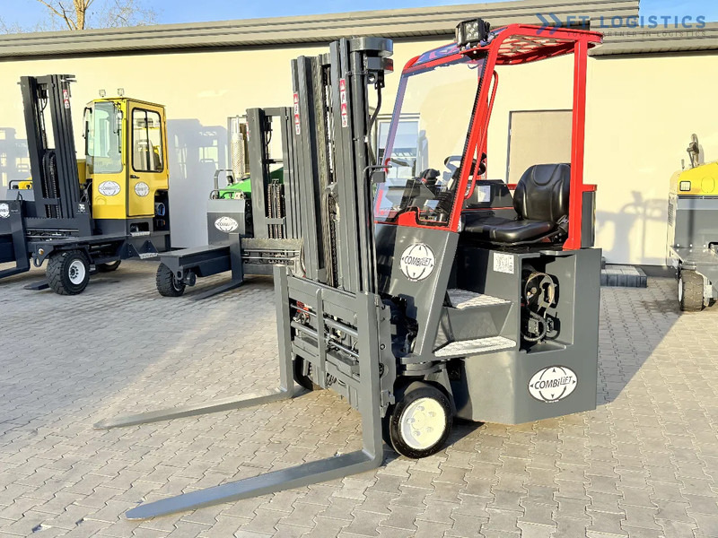 Combilift C3000CB / GAS / TRIPLEX 4900MM / FREE LIFT / SIDE SHIFT / FORK POSITIONER / EXCELLENT CONDITION / Wide range of four-way and sid - Stivuitor cu catarg retractabil, cu schimbare rapidă de direcţie: Foto 3 Combilift C3000CB / GAS / TRIPLEX 4900MM / FREE LIFT / SIDE SHIFT / FORK POSITIONER / EXCELLENT CONDITION / Wide range of four-way and sid - Stivuitor cu catarg retractabil, cu schimbare rapidă de direcţie: Foto 3