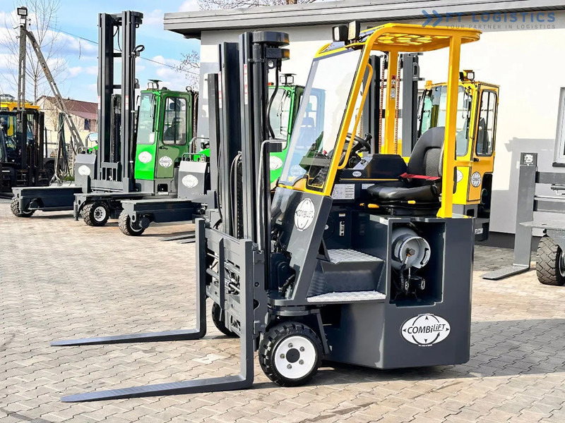 Combilift C3000CB / LPG / TRIPLEX / 4900MM / FREE LIFT / POSITIONER / LIKE NEW C3000CB / LPG / TRIPLEX / 4900MM / FREE LIFT / POSITIONER / - Stivuitor cu catarg retractabil, cu schimbare rapidă de direcţie: Foto 3 Combilift C3000CB / LPG / TRIPLEX / 4900MM / FREE LIFT / POSITIONER / LIKE NEW C3000CB / LPG / TRIPLEX / 4900MM / FREE LIFT / POSITIONER / - Stivuitor cu catarg retractabil, cu schimbare rapidă de direcţie: Foto 3