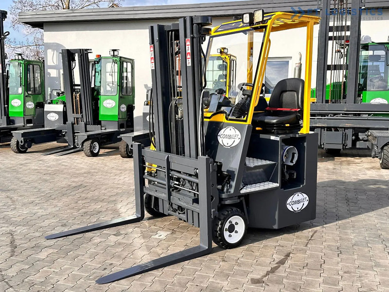Combilift C3000CB / LPG / TRIPLEX / 4900MM / FREE LIFT / POSITIONER / LIKE NEW C3000CB / LPG / TRIPLEX / 4900MM / FREE LIFT / POSITIONER / - Stivuitor cu catarg retractabil, cu schimbare rapidă de direcţie: Foto 2 Combilift C3000CB / LPG / TRIPLEX / 4900MM / FREE LIFT / POSITIONER / LIKE NEW C3000CB / LPG / TRIPLEX / 4900MM / FREE LIFT / POSITIONER / - Stivuitor cu catarg retractabil, cu schimbare rapidă de direcţie: Foto 2