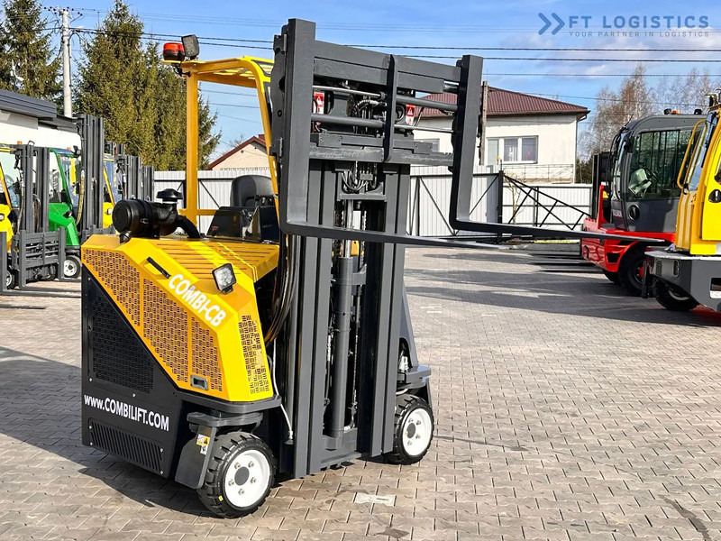 Combilift C3000CB / LPG / TRIPLEX / 4900MM / FREE LIFT / POSITIONER / LIKE NEW C3000CB / LPG / TRIPLEX / 4900MM / FREE LIFT / POSITIONER / - Stivuitor cu catarg retractabil, cu schimbare rapidă de direcţie: Foto 1 Combilift C3000CB / LPG / TRIPLEX / 4900MM / FREE LIFT / POSITIONER / LIKE NEW C3000CB / LPG / TRIPLEX / 4900MM / FREE LIFT / POSITIONER / - Stivuitor cu catarg retractabil, cu schimbare rapidă de direcţie: Foto 1