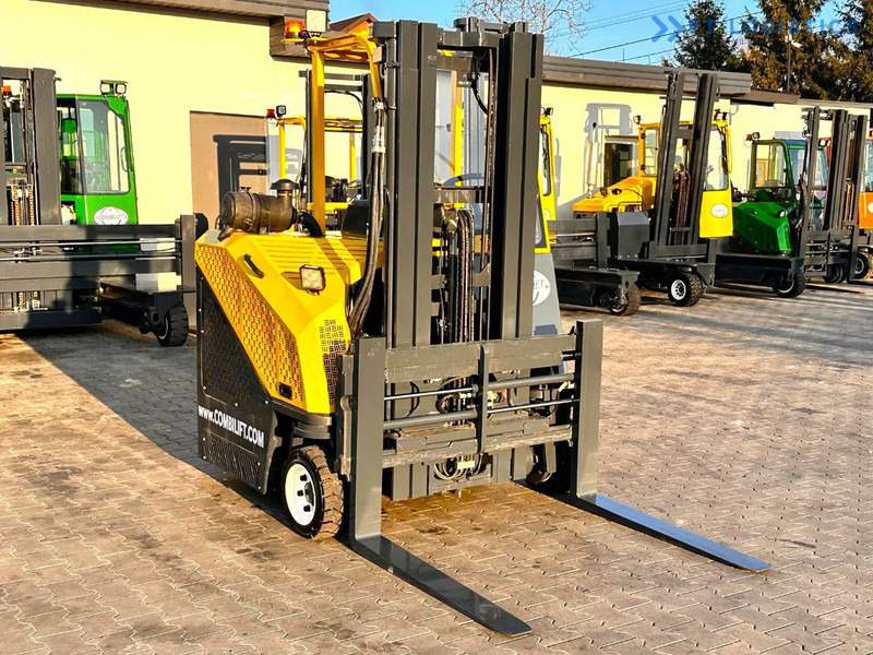 Combilift C3000CB / LPG / TRIPLEX - 4900MM / LPG / FREE LIFT / FORK POSITIONER C3000CB / LPG / TRIPLEX - 4900MM / LPG / FREE LIFT / FORK P - Stivuitor cu catarg retractabil, cu schimbare rapidă de direcţie: Foto 4 Combilift C3000CB / LPG / TRIPLEX - 4900MM / LPG / FREE LIFT / FORK POSITIONER C3000CB / LPG / TRIPLEX - 4900MM / LPG / FREE LIFT / FORK P - Stivuitor cu catarg retractabil, cu schimbare rapidă de direcţie: Foto 4