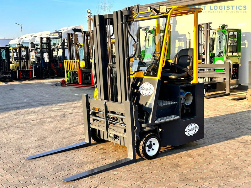 Combilift C3000CB / LPG / TRIPLEX - 4900MM / LPG / FREE LIFT / FORK POSITIONER C3000CB / LPG / TRIPLEX - 4900MM / LPG / FREE LIFT / FORK P - Stivuitor cu catarg retractabil, cu schimbare rapidă de direcţie: Foto 1 Combilift C3000CB / LPG / TRIPLEX - 4900MM / LPG / FREE LIFT / FORK POSITIONER C3000CB / LPG / TRIPLEX - 4900MM / LPG / FREE LIFT / FORK P - Stivuitor cu catarg retractabil, cu schimbare rapidă de direcţie: Foto 1