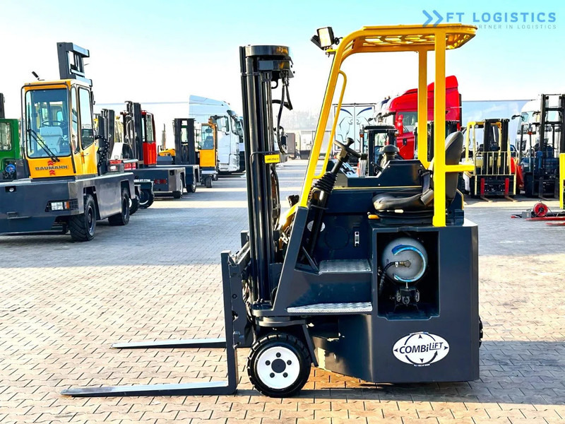 Combilift C3000CB / LPG / TRIPLEX - 4900MM / LPG / FREE LIFT / FORK POSITIONER C3000CB / LPG / TRIPLEX - 4900MM / LPG / FREE LIFT / FORK P - Stivuitor cu catarg retractabil, cu schimbare rapidă de direcţie: Foto 2 Combilift C3000CB / LPG / TRIPLEX - 4900MM / LPG / FREE LIFT / FORK POSITIONER C3000CB / LPG / TRIPLEX - 4900MM / LPG / FREE LIFT / FORK P - Stivuitor cu catarg retractabil, cu schimbare rapidă de direcţie: Foto 2