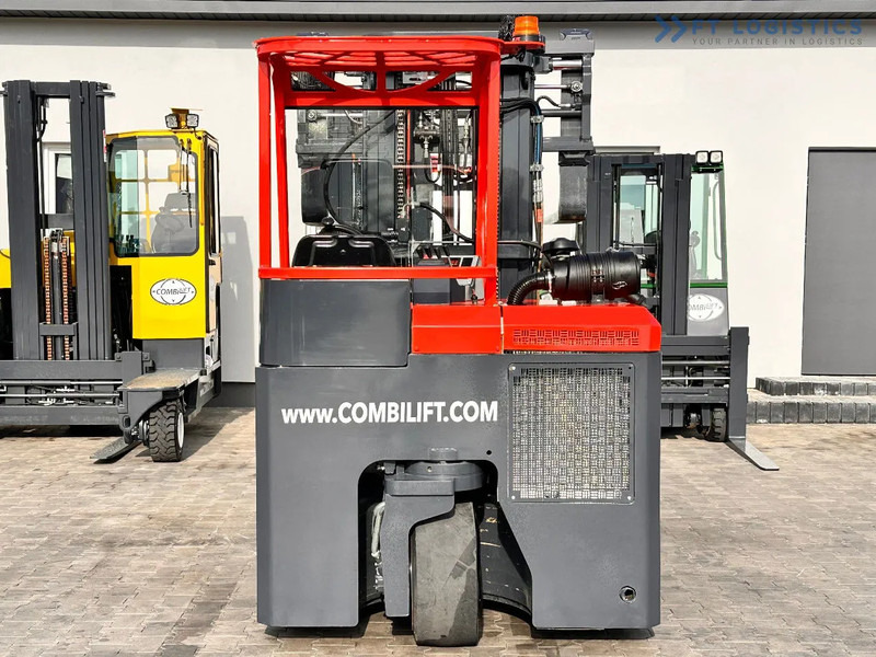 Combilift C3000CB / LPG / TRIPLEX / 5500MM / FREE LIFT / FORK SHIFT / POSITIONER C3000CB / LPG / TRIPLEX / 5500MM / FREE LIFT / FORK SHIFT - Stivuitor cu catarg retractabil, cu schimbare rapidă de direcţie: Foto 4 Combilift C3000CB / LPG / TRIPLEX / 5500MM / FREE LIFT / FORK SHIFT / POSITIONER C3000CB / LPG / TRIPLEX / 5500MM / FREE LIFT / FORK SHIFT - Stivuitor cu catarg retractabil, cu schimbare rapidă de direcţie: Foto 4