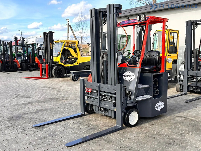 Combilift C3000CB / LPG / TRIPLEX / 5500MM / FREE LIFT / FORK SHIFT / POSITIONER C3000CB / LPG / TRIPLEX / 5500MM / FREE LIFT / FORK SHIFT - Stivuitor cu catarg retractabil, cu schimbare rapidă de direcţie: Foto 2 Combilift C3000CB / LPG / TRIPLEX / 5500MM / FREE LIFT / FORK SHIFT / POSITIONER C3000CB / LPG / TRIPLEX / 5500MM / FREE LIFT / FORK SHIFT - Stivuitor cu catarg retractabil, cu schimbare rapidă de direcţie: Foto 2