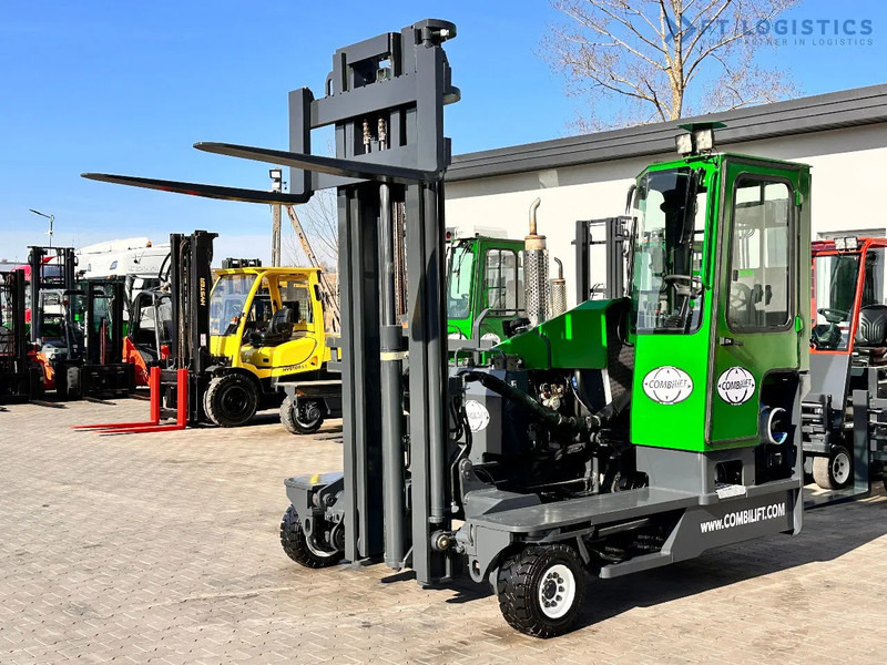 Combilift C4000 / LPG / DUPLEX / 4500MM / FREE LIFT / LIKE NEW C4000 / LPG / DUPLEX / 4500MM / FREE LIFT / LIKE NEW - Stivuitor cu catarg retractabil, cu schimbare rapidă de direcţie: Foto 1 Combilift C4000 / LPG / DUPLEX / 4500MM / FREE LIFT / LIKE NEW C4000 / LPG / DUPLEX / 4500MM / FREE LIFT / LIKE NEW - Stivuitor cu catarg retractabil, cu schimbare rapidă de direcţie: Foto 1