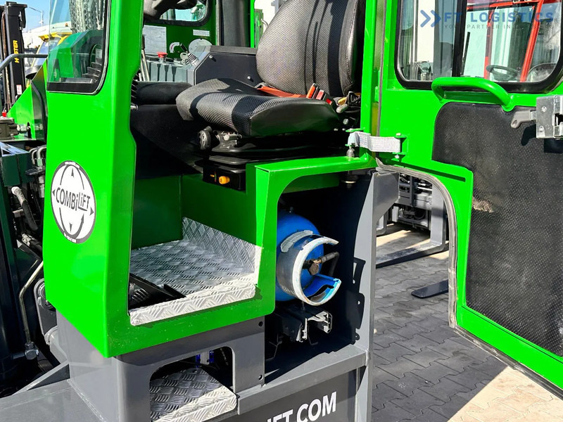 Combilift C4000 / LPG / DUPLEX / 4500MM / FREE LIFT / LIKE NEW C4000 / LPG / DUPLEX / 4500MM / FREE LIFT / LIKE NEW - Stivuitor cu catarg retractabil, cu schimbare rapidă de direcţie: Foto 5 Combilift C4000 / LPG / DUPLEX / 4500MM / FREE LIFT / LIKE NEW C4000 / LPG / DUPLEX / 4500MM / FREE LIFT / LIKE NEW - Stivuitor cu catarg retractabil, cu schimbare rapidă de direcţie: Foto 5