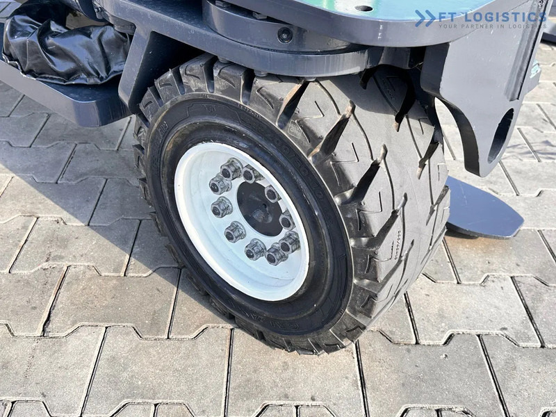 Combilift C4000 / TRIPLEX / 4900MM / LPG / FREE LIFT / FORK SHIFT / LIKE NEW C4000 / TRIPLEX / 4900MM / LPG / FREE LIFT / FORK SHIFT / LIK - Stivuitor cu catarg retractabil, cu schimbare rapidă de direcţie: Foto 5 Combilift C4000 / TRIPLEX / 4900MM / LPG / FREE LIFT / FORK SHIFT / LIKE NEW C4000 / TRIPLEX / 4900MM / LPG / FREE LIFT / FORK SHIFT / LIK - Stivuitor cu catarg retractabil, cu schimbare rapidă de direcţie: Foto 5