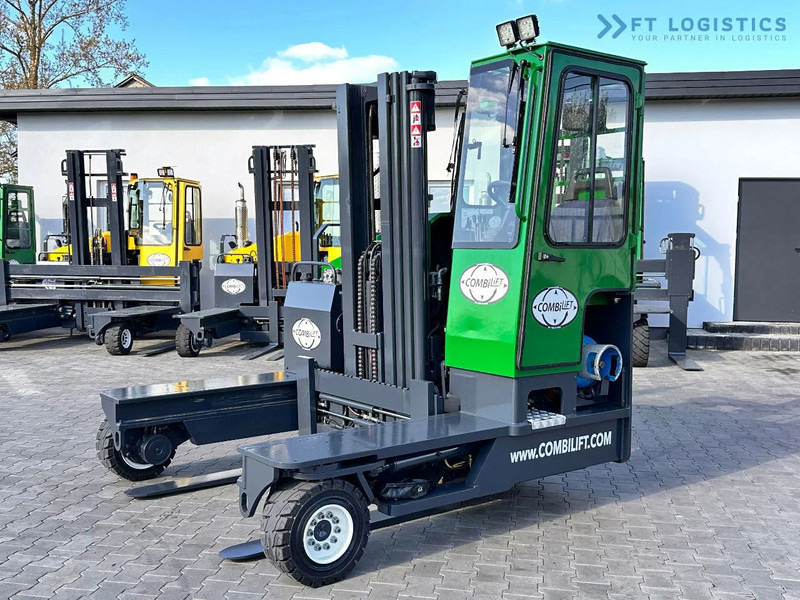 Combilift C4000 / TRIPLEX / 4900MM / LPG / FREE LIFT / FORK SHIFT / LIKE NEW C4000 / TRIPLEX / 4900MM / LPG / FREE LIFT / FORK SHIFT / LIK - Stivuitor cu catarg retractabil, cu schimbare rapidă de direcţie: Foto 1 Combilift C4000 / TRIPLEX / 4900MM / LPG / FREE LIFT / FORK SHIFT / LIKE NEW C4000 / TRIPLEX / 4900MM / LPG / FREE LIFT / FORK SHIFT / LIK - Stivuitor cu catarg retractabil, cu schimbare rapidă de direcţie: Foto 1