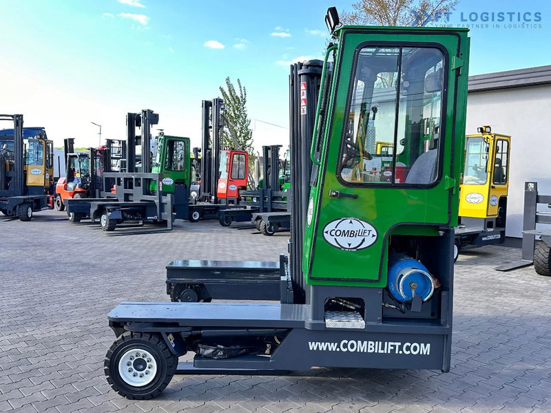 Combilift C4000 / TRIPLEX / 4900MM / LPG / FREE LIFT / FORK SHIFT / LIKE NEW C4000 / TRIPLEX / 4900MM / LPG / FREE LIFT / FORK SHIFT / LIK - Stivuitor cu catarg retractabil, cu schimbare rapidă de direcţie: Foto 2 Combilift C4000 / TRIPLEX / 4900MM / LPG / FREE LIFT / FORK SHIFT / LIKE NEW C4000 / TRIPLEX / 4900MM / LPG / FREE LIFT / FORK SHIFT / LIK - Stivuitor cu catarg retractabil, cu schimbare rapidă de direcţie: Foto 2