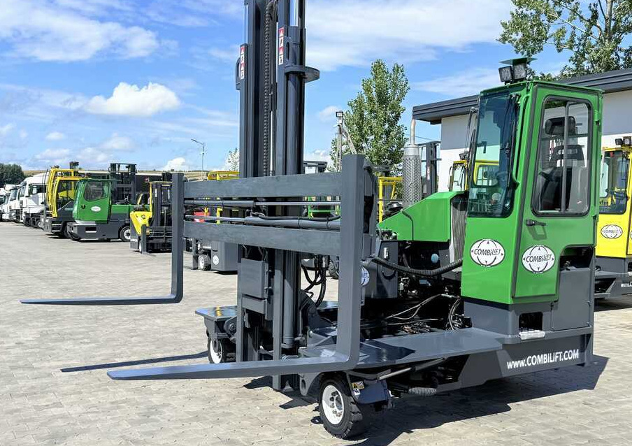 Combilift C4500 / DIESEL / DUPLEX - 4000MM / WIDE FORK POSITIONER 3150MM / FULL HEATED CABIN / ONLY 4859 HOURS / CONDITION – LIKE NEW! - Stivuitor cu catarg retractabil, cu schimbare rapidă de direcţie: Foto 1 Combilift C4500 / DIESEL / DUPLEX - 4000MM / WIDE FORK POSITIONER 3150MM / FULL HEATED CABIN / ONLY 4859 HOURS / CONDITION – LIKE NEW! - Stivuitor cu catarg retractabil, cu schimbare rapidă de direcţie: Foto 1