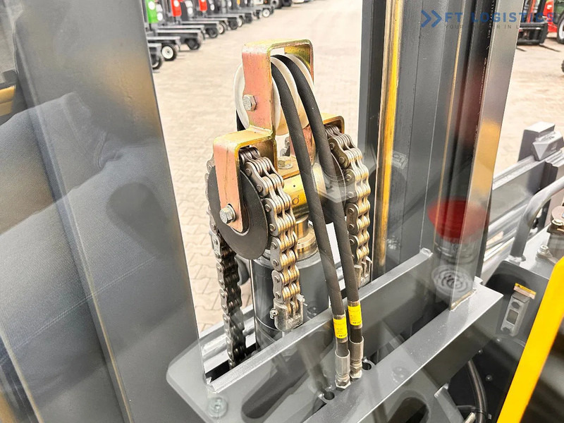 Combilift C4500 / DUPLEX / 4050MM / DIESEL / WIDE POSITIONER / FREE LIFT C4500 / DUPLEX / 4050MM / DIESEL / WIDE POSITIONER / FREE LIFT - Stivuitor cu catarg retractabil, cu schimbare rapidă de direcţie: Foto 2 Combilift C4500 / DUPLEX / 4050MM / DIESEL / WIDE POSITIONER / FREE LIFT C4500 / DUPLEX / 4050MM / DIESEL / WIDE POSITIONER / FREE LIFT - Stivuitor cu catarg retractabil, cu schimbare rapidă de direcţie: Foto 2