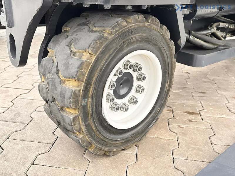 Combilift C4500 / DUPLEX / 4050MM / DIESEL / WIDE POSITIONER / FREE LIFT C4500 / DUPLEX / 4050MM / DIESEL / WIDE POSITIONER / FREE LIFT - Stivuitor cu catarg retractabil, cu schimbare rapidă de direcţie: Foto 5 Combilift C4500 / DUPLEX / 4050MM / DIESEL / WIDE POSITIONER / FREE LIFT C4500 / DUPLEX / 4050MM / DIESEL / WIDE POSITIONER / FREE LIFT - Stivuitor cu catarg retractabil, cu schimbare rapidă de direcţie: Foto 5