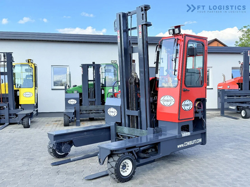 Combilift C4500 / GAS / DUPLEX - 4500MM / POSITIONER / FREE LIFT / FULL CABIN / ONLY 6178H / CONDITION - LIKE NEW! C4500 / GAS / DUPLEX - - Stivuitor cu catarg retractabil, cu schimbare rapidă de direcţie: Foto 1 Combilift C4500 / GAS / DUPLEX - 4500MM / POSITIONER / FREE LIFT / FULL CABIN / ONLY 6178H / CONDITION - LIKE NEW! C4500 / GAS / DUPLEX - - Stivuitor cu catarg retractabil, cu schimbare rapidă de direcţie: Foto 1