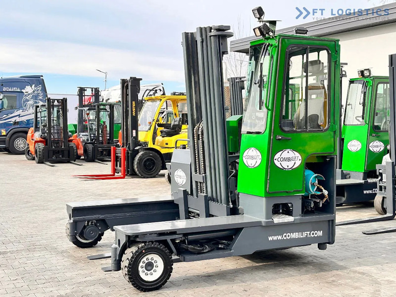 Combilift C4500 / LPG / TRIPLEX / 5500MM / FREE LIFT / HYDRAULIC FORK SHIFT / Like New C4500 / LPG / TRIPLEX / 5500MM / FREE LIFT / HYDRAU - Stivuitor cu catarg retractabil, cu schimbare rapidă de direcţie: Foto 2 Combilift C4500 / LPG / TRIPLEX / 5500MM / FREE LIFT / HYDRAULIC FORK SHIFT / Like New C4500 / LPG / TRIPLEX / 5500MM / FREE LIFT / HYDRAU - Stivuitor cu catarg retractabil, cu schimbare rapidă de direcţie: Foto 2