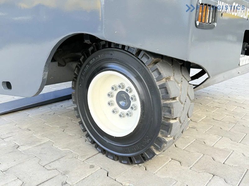 Combilift C5000SR / DIESEL / TRIPLEX MAST – 6100 MM / FORK POSITIONER / FULL CABIN C5000SR / DIESEL / TRIPLEX MAST – 6100 MM / FORK POSITI - Stivuitor lateral: Foto 4 Combilift C5000SR / DIESEL / TRIPLEX MAST – 6100 MM / FORK POSITIONER / FULL CABIN C5000SR / DIESEL / TRIPLEX MAST – 6100 MM / FORK POSITI - Stivuitor lateral: Foto 4