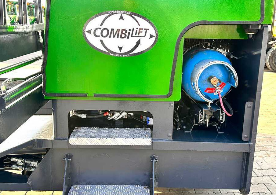 Combilift C5000XL / LPG / AIR CONDITIONING / WIDE POSITIONER / DUPLEX MAST / ADJUSTABLE FORKS / NEW TIRES / EXCELLENT CONDITION! - Stivuitor cu catarg retractabil, cu schimbare rapidă de direcţie: Foto 4 Combilift C5000XL / LPG / AIR CONDITIONING / WIDE POSITIONER / DUPLEX MAST / ADJUSTABLE FORKS / NEW TIRES / EXCELLENT CONDITION! - Stivuitor cu catarg retractabil, cu schimbare rapidă de direcţie: Foto 4