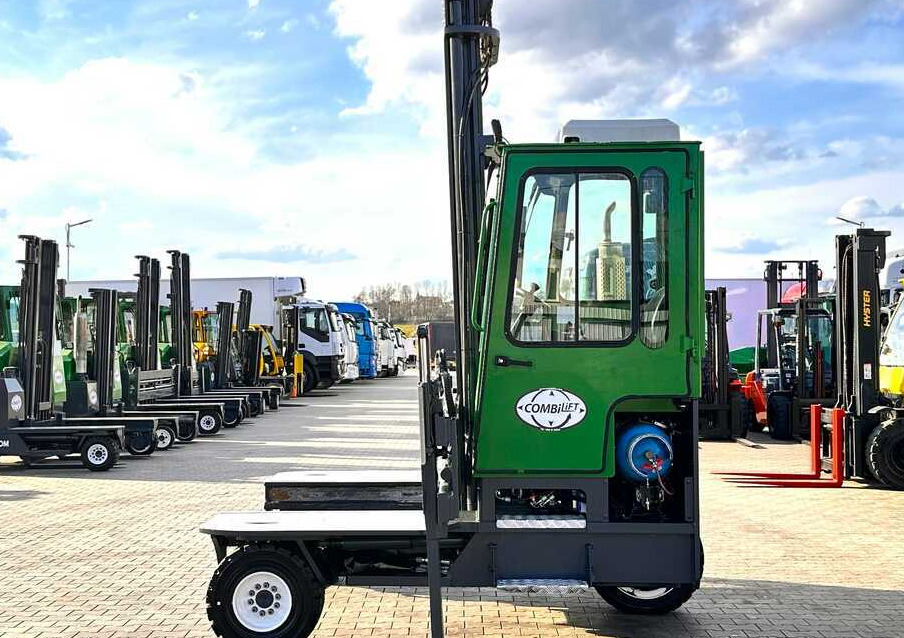 Combilift C5000XL / LPG / AIR CONDITIONING / WIDE POSITIONER / DUPLEX MAST / ADJUSTABLE FORKS / NEW TIRES / EXCELLENT CONDITION! - Stivuitor cu catarg retractabil, cu schimbare rapidă de direcţie: Foto 4 Combilift C5000XL / LPG / AIR CONDITIONING / WIDE POSITIONER / DUPLEX MAST / ADJUSTABLE FORKS / NEW TIRES / EXCELLENT CONDITION! - Stivuitor cu catarg retractabil, cu schimbare rapidă de direcţie: Foto 4